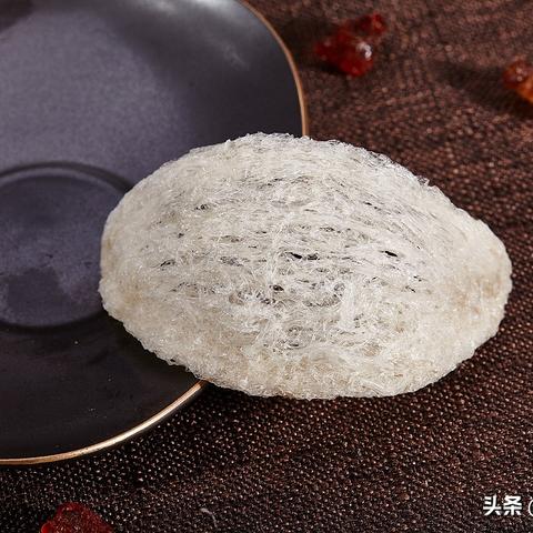 详述古代文献中燕窝的起源、功效与食用方法：历史记载与传承解析