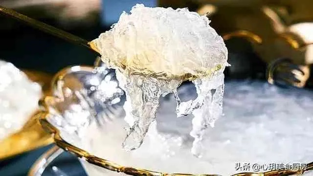 燕窝泡发至更佳状态：干燕窝如何泡发后才适合烹煮