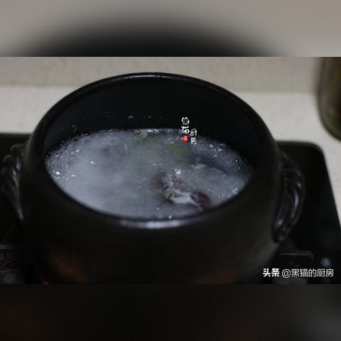 '燕窝炖煮温度解析：炖燕窝水是保持温热还是冷却享用？'