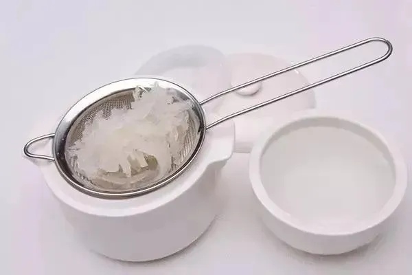 燕窝泡发更佳水温指南：60度水温是否适宜及水温选择全解析