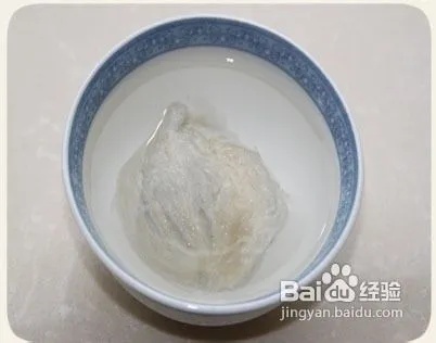 燕窝烹饪指南：如何判断燕窝熟透与正确食用方法解析