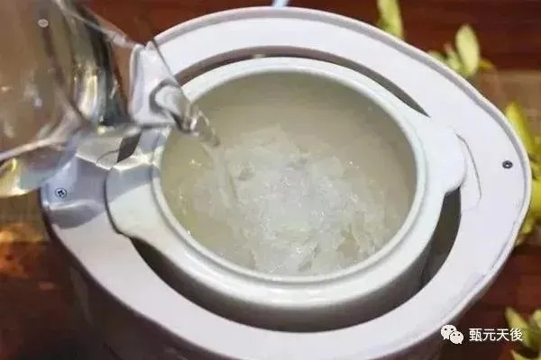 选用什么器具炖煮燕窝不易烂的秘密