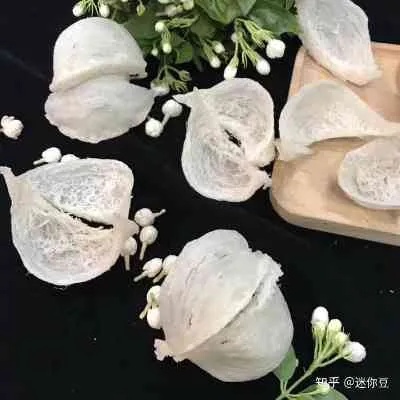 买什么样的碎燕窝好一点：如何挑选优质碎燕窝与了解其特点