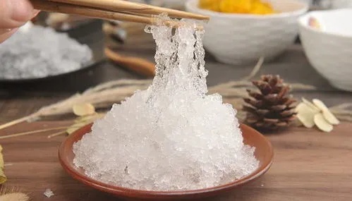 雪燕：详解其来源、成分与燕窝的区别及食用功效