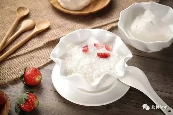 燕窝可以做什么甜品：搭配哪些配料制作美味甜品？