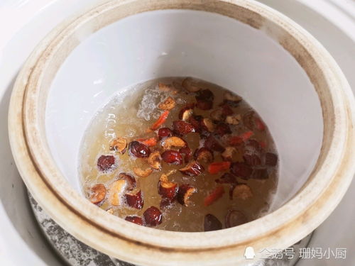 炖好的燕窝用什么装比较好：保存与食用搭配建议