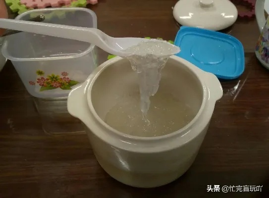 '燕窝炖煮完毕，搭配哪种糖更能提升口感与美味'