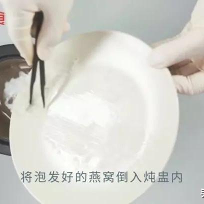 燕窝的泡发用什么水