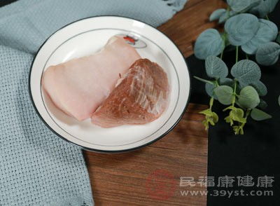 揭秘燕窝中的肉碎条成分：探究其独特口感与营养价值