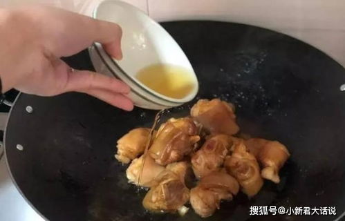 '燕窝炖至金黄醇厚，怎样的口感与香气才算美味佳肴'