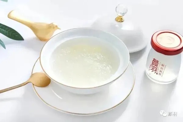 鲜炖燕窝是什么做的：挑选更佳食材搭配