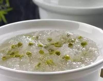 燕窝炖什么调理肠胃效果好：推荐食谱与食用方法