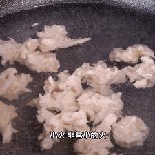 '掌握更佳温度：如何用适宜水温泡发燕窝'