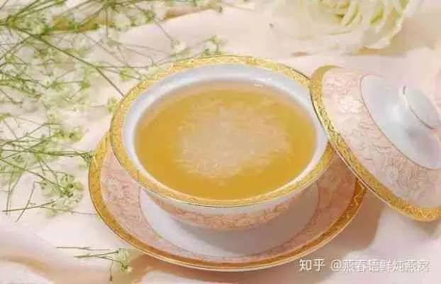 燕窝饮什么时候吃好：燕窝饮更佳饮用时间与吸收高峰期探讨