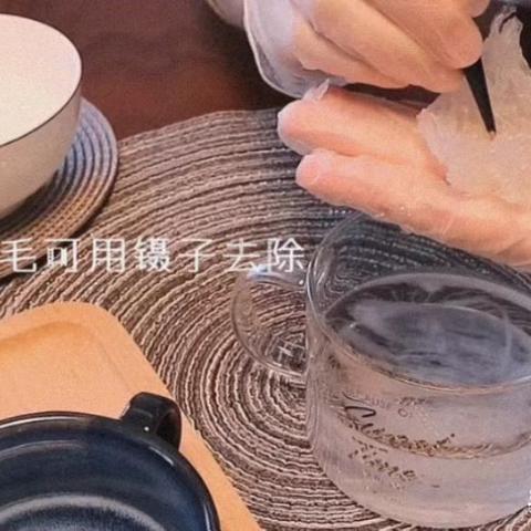 读者好奇：探究燕窝中小细毛的颜色及其对品质的影响