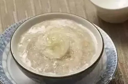 炖燕窝加什么配料好呢：揭秘炖燕窝更佳配料搭配技巧