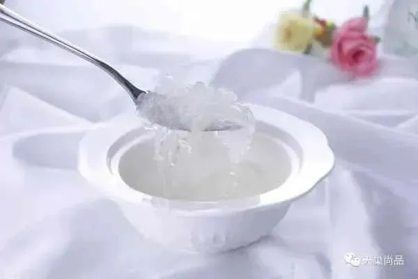 揭秘：平民燕窝究竟是由哪些食材精心制作而成？